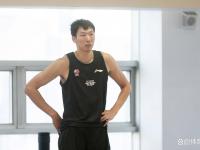 星空体育-周琦15+9首钢胜深圳郭艾伦40分广州不敌北控