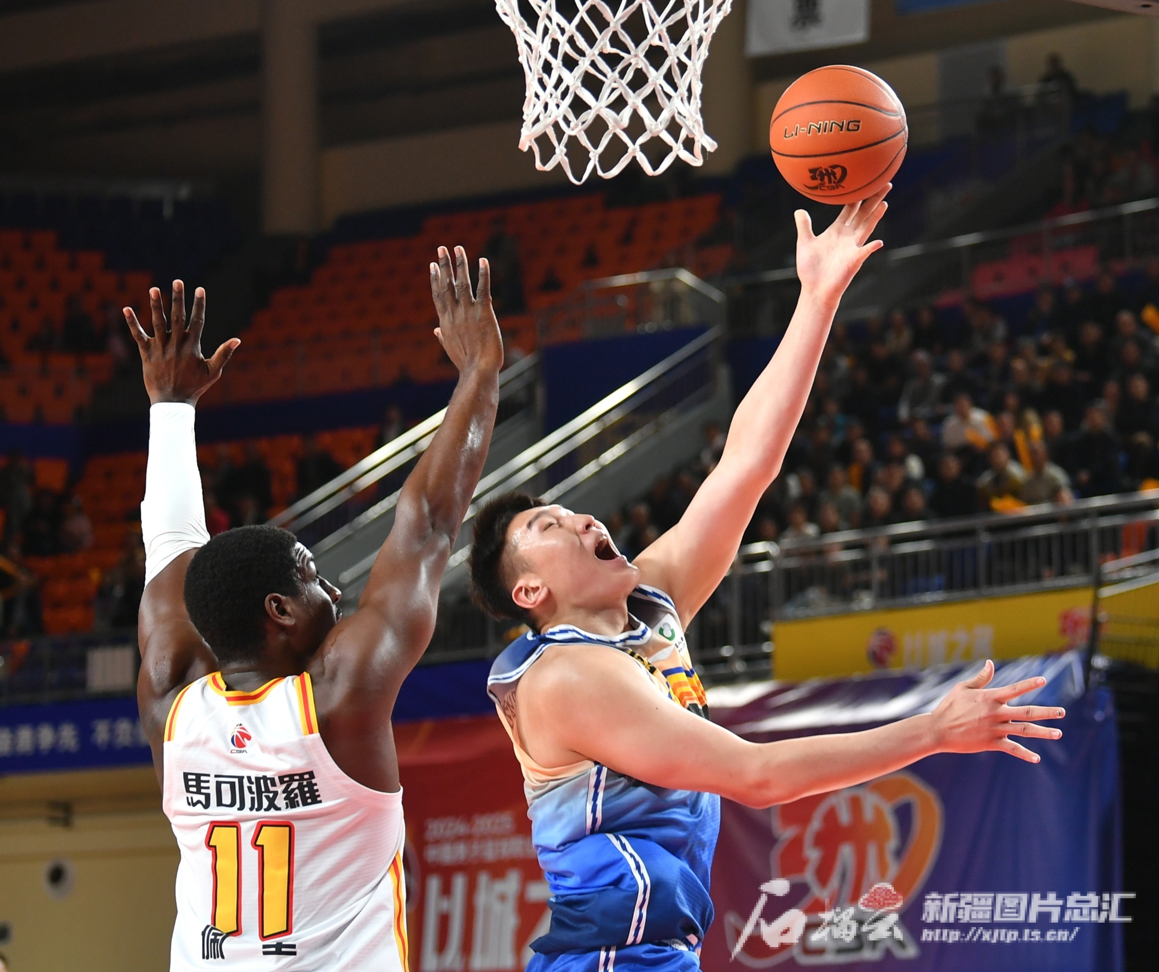 包含新疆男篮在比赛中发挥出色，实现了胜利的词条