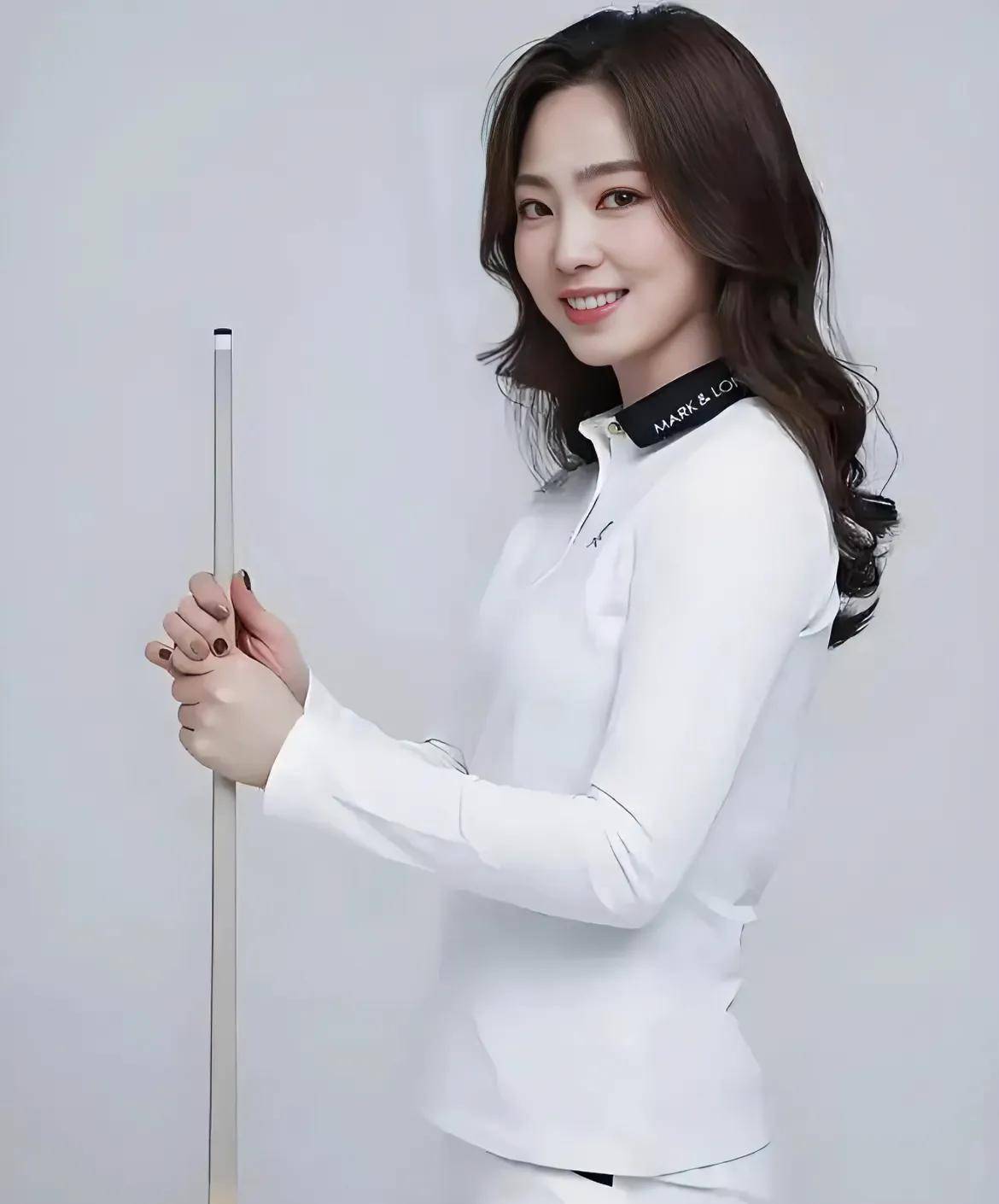 包含球场上的女英雄，用实力征服世界的词条