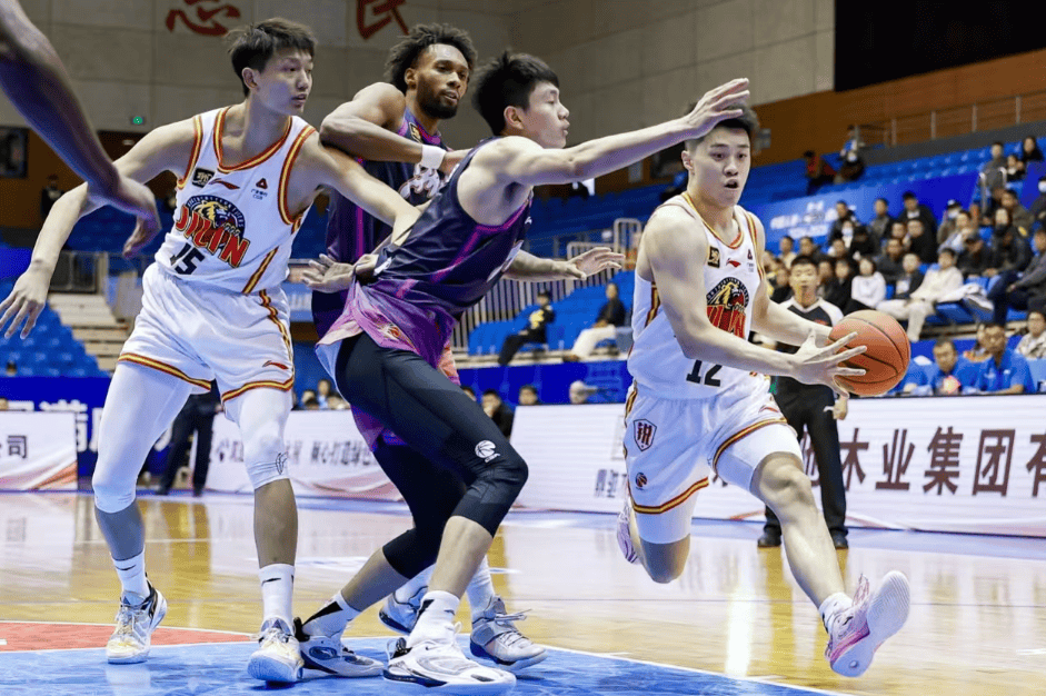 关于俱乐部杯-刘泽一16+9浙江胜吉林吴昌泽9+12的信息
