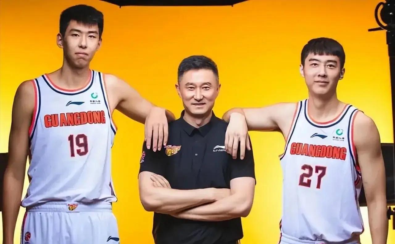 关于确认加盟！广东队正式迎来男篮顶级锋线，保送杜锋“躺”进决赛？的信息